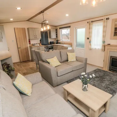 20 Wolds View * Ganton